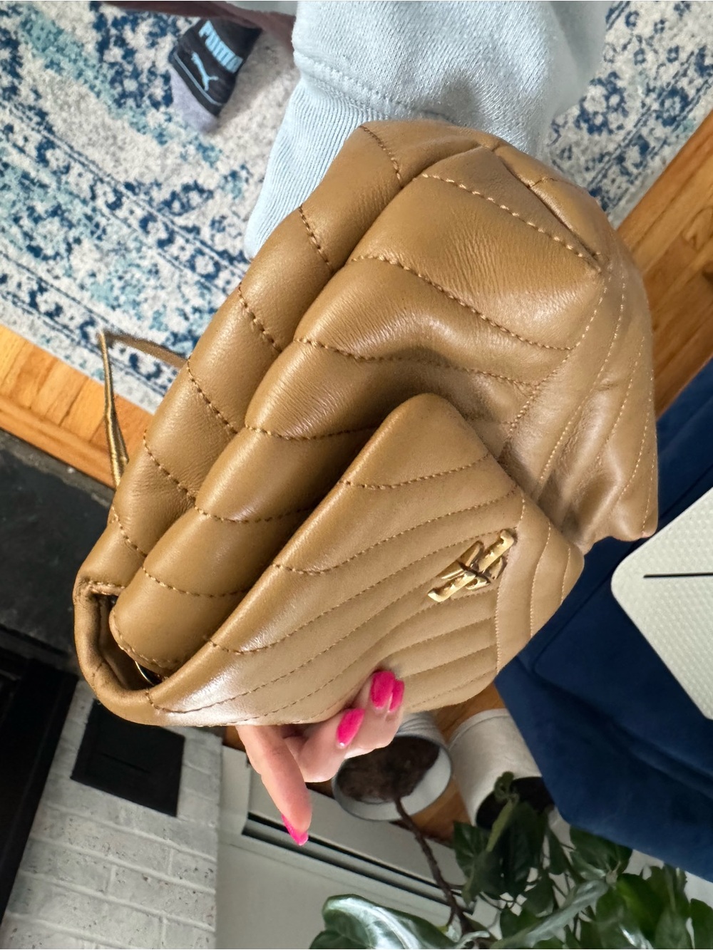 Tory Burch Camel Quilted Leather Shoulder Bag with Gold Logo - Picture 6 of 8
